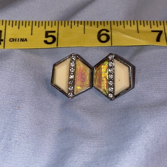 Opal cream rhinestone stud earrings - Picture 1 of 1